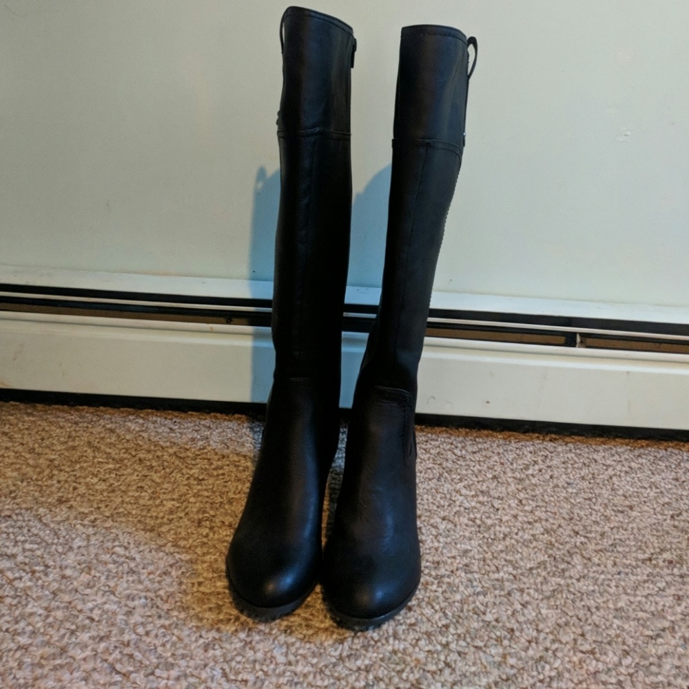 Black heeled boots